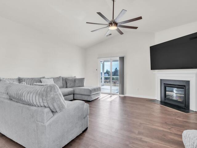 Photo of 1088 Longstone Way