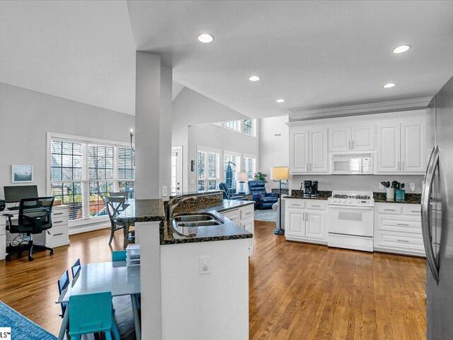 Photo of 4 Hoptree Drive