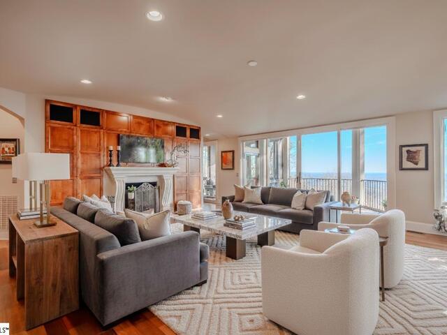 Photo of 10 Spring Creek Trail