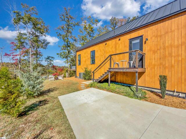 Photo of 562 Club Drive