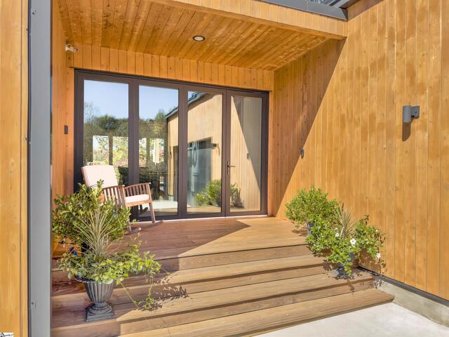 Photo of 562 Club Drive