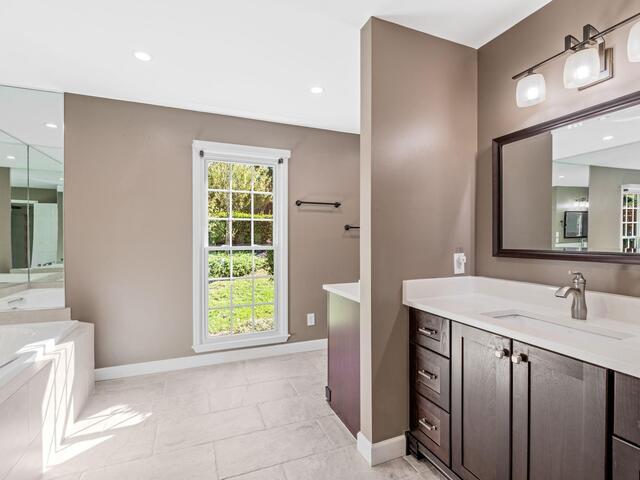 Photo of 317 E Killarney Lake