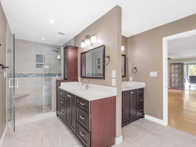 Photo of 317 E Killarney Lake