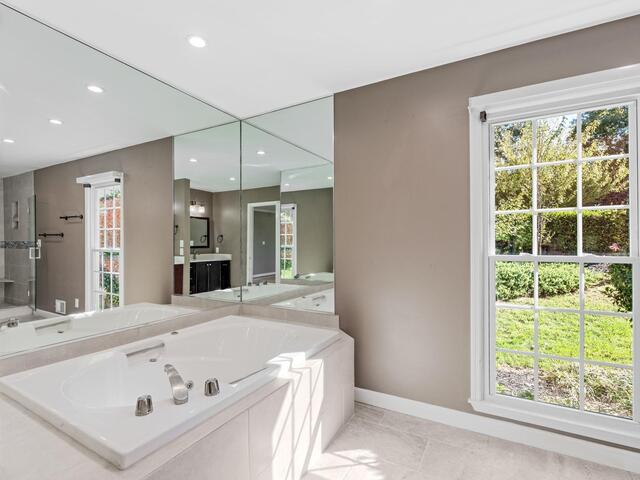 Photo of 317 E Killarney Lake