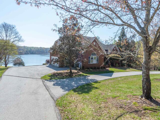 Photo of 102 E Peninsula Drive