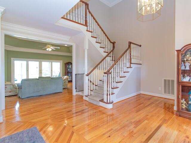 Photo of 102 E Peninsula Drive
