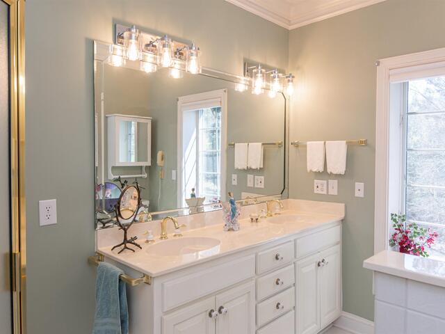 Photo of 102 E Peninsula Drive