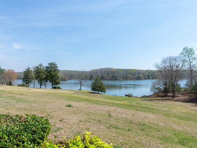 Photo of 102 E Peninsula Drive