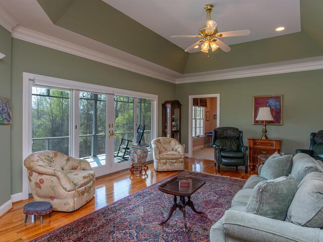 Photo of 102 E Peninsula Drive