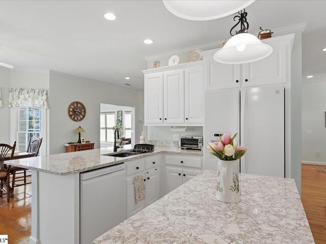 Photo of 228 Goldenstar Lane