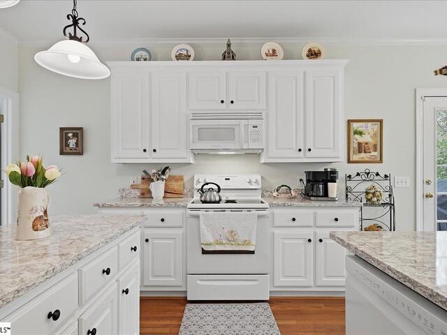 Photo of 228 Goldenstar Lane