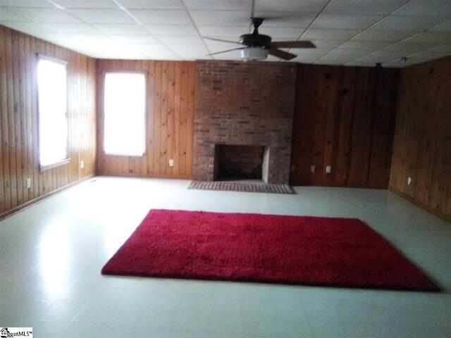 Photo of 1244 E Butler