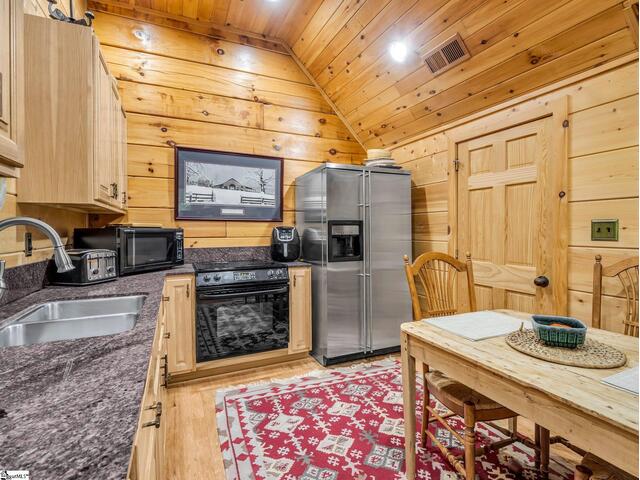 Photo of 980 Mountain Forest Drive