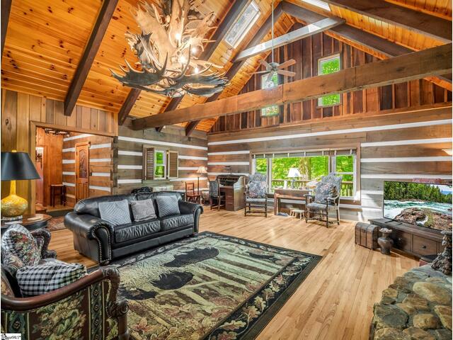 Photo of 980 Mountain Forest Drive