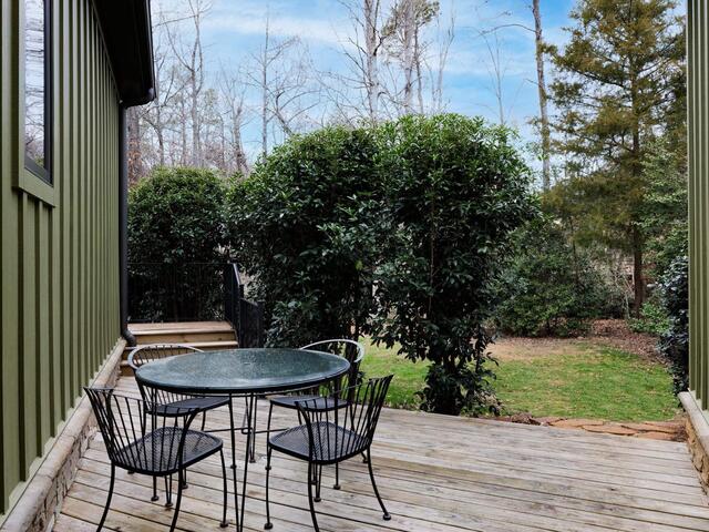 Photo of 210 Thompson Road