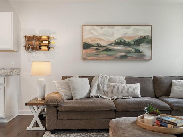 Photo of 402 Edgehill Court