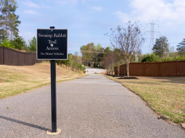 Photo of 402 Edgehill Court