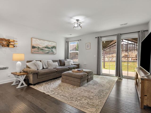 Photo of 402 Edgehill Court