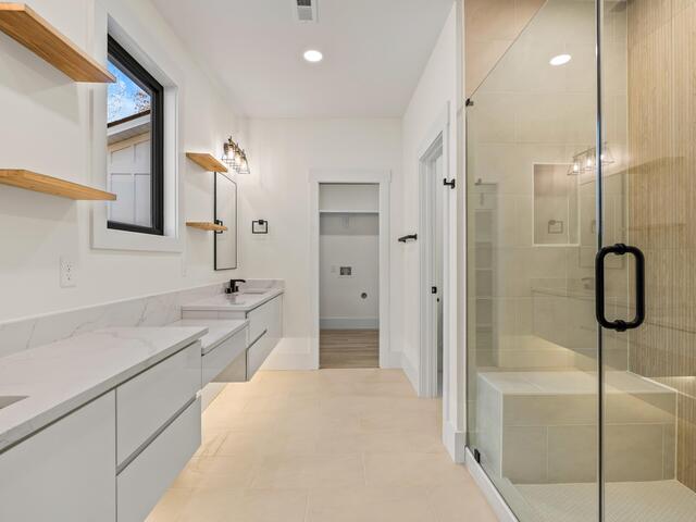 Photo of 125 E Peninsula Drive