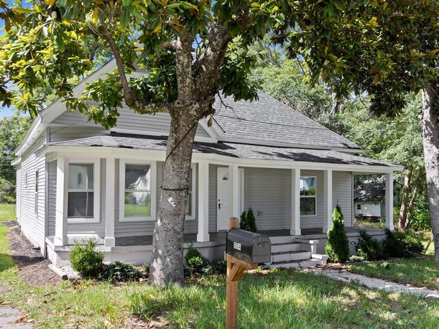 Photo of 904 W Hampton Street