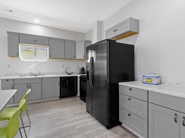 Photo of 904 W Hampton Street