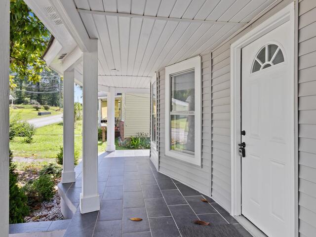 Photo of 904 W Hampton Street