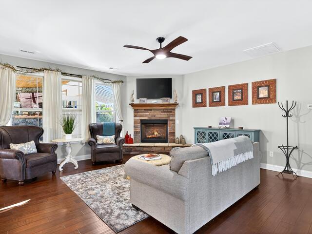 Photo of 218 Willowgreen Way