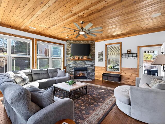 Photo of 218 Willowgreen Way