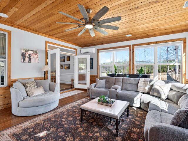 Photo of 218 Willowgreen Way