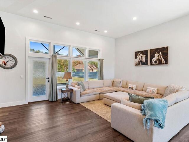 Photo of 338 Jordan Creek Road