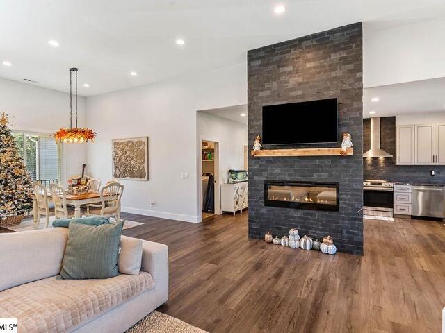 Photo of 338 Jordan Creek Road