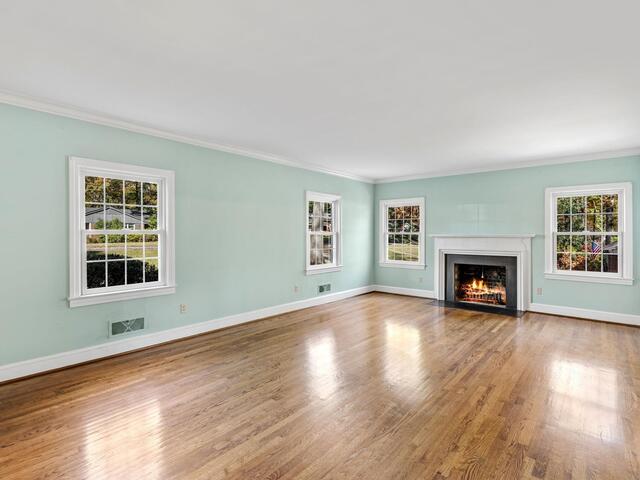 Photo of 122 Lakecrest Drive