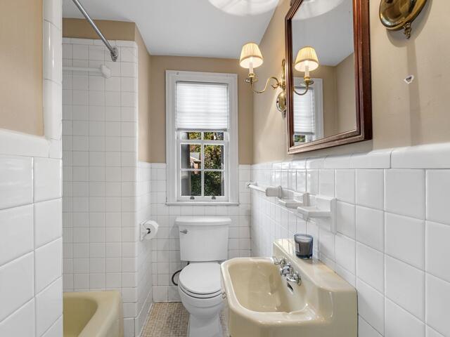Photo of 122 Lakecrest Drive