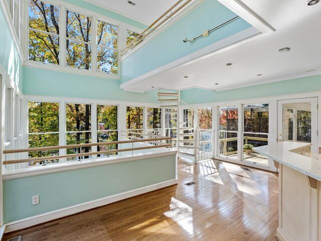 Photo of 122 Lakecrest Drive