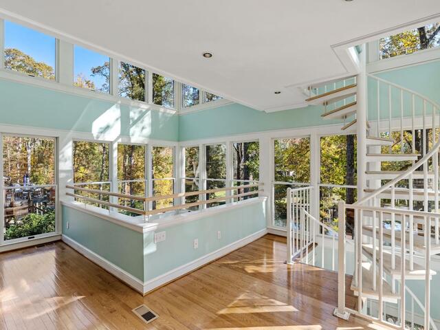 Photo of 122 Lakecrest Drive