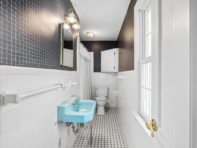 Photo of 122 Lakecrest Drive