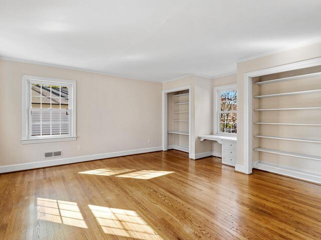 Photo of 122 Lakecrest Drive