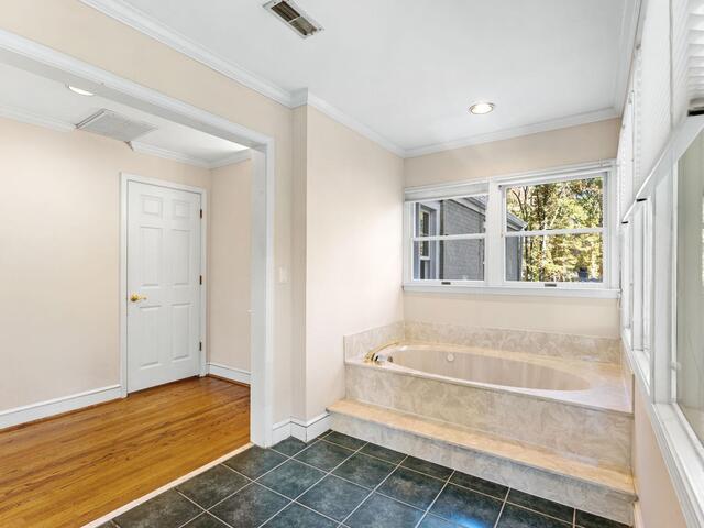 Photo of 122 Lakecrest Drive