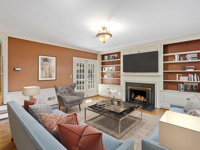 Photo of 122 Lakecrest Drive