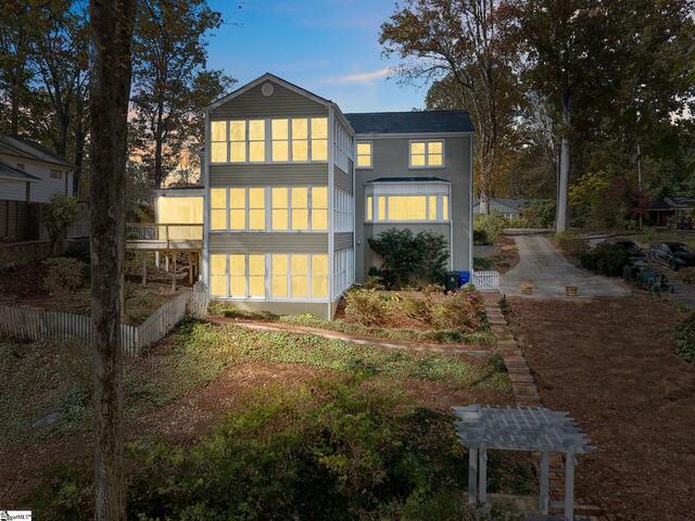 Photo of 122 Lakecrest Drive