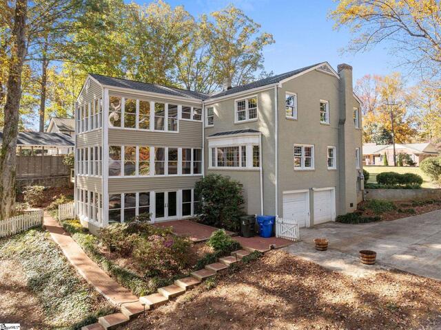 Photo of 122 Lakecrest Drive