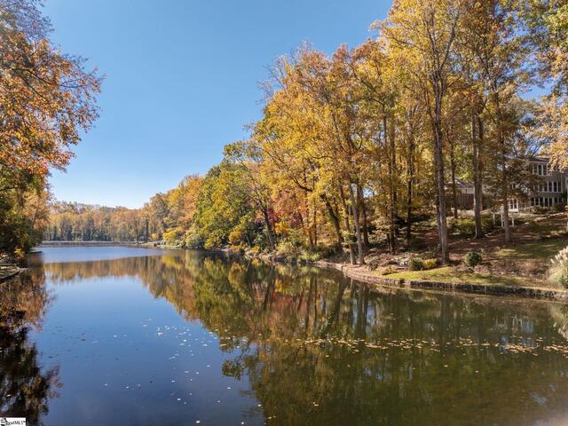 Photo of 122 Lakecrest Drive