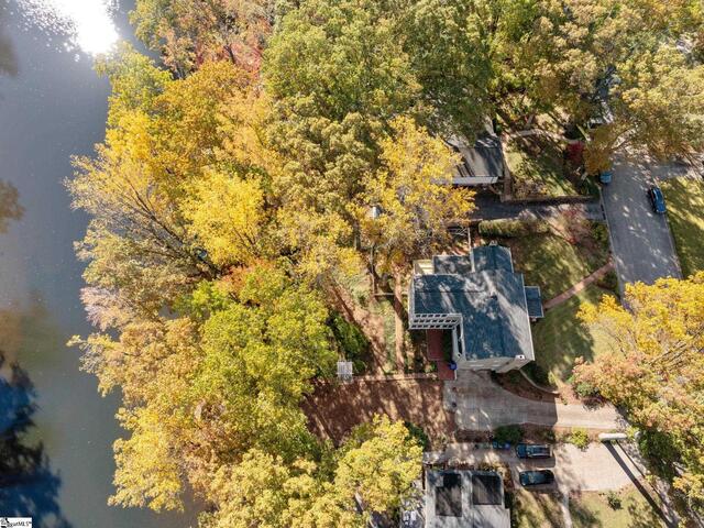 Photo of 122 Lakecrest Drive