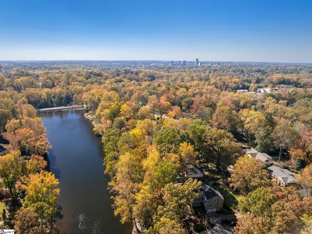Photo of 122 Lakecrest Drive