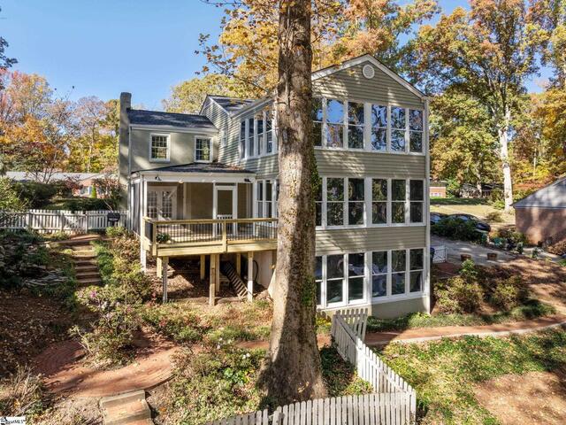 Photo of 122 Lakecrest Drive