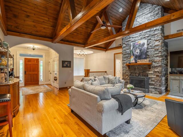 Photo of 8 Rustic Court