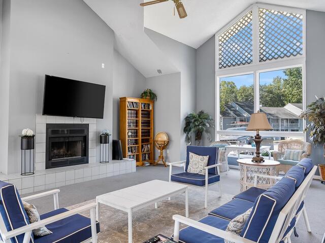 Photo of 905 Northlake Drive