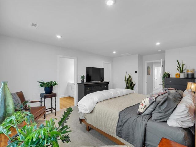 Photo of 418 Erbosco Drive