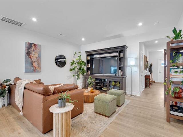 Photo of 418 Erbosco Drive