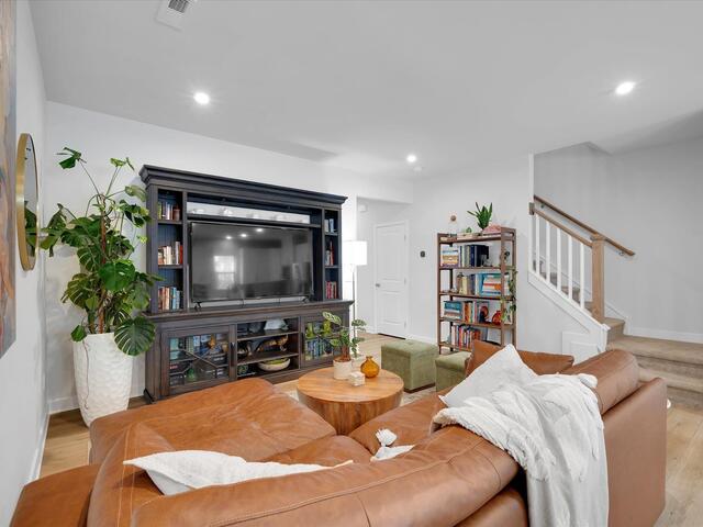 Photo of 418 Erbosco Drive